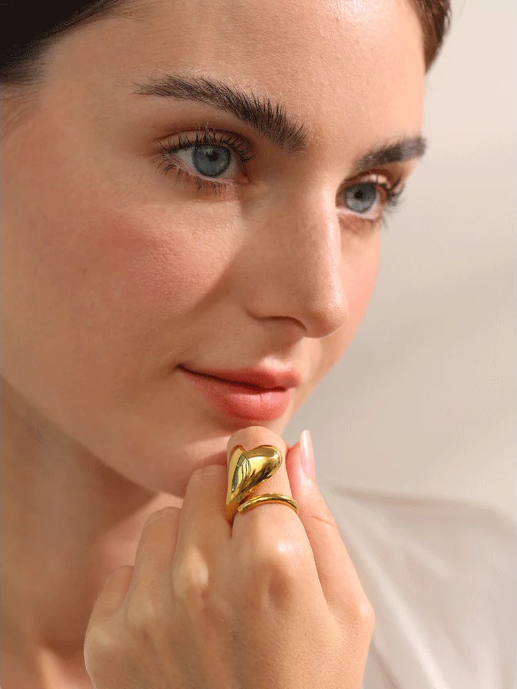 Trendy Heart Chunky Statement Ring - Ecru