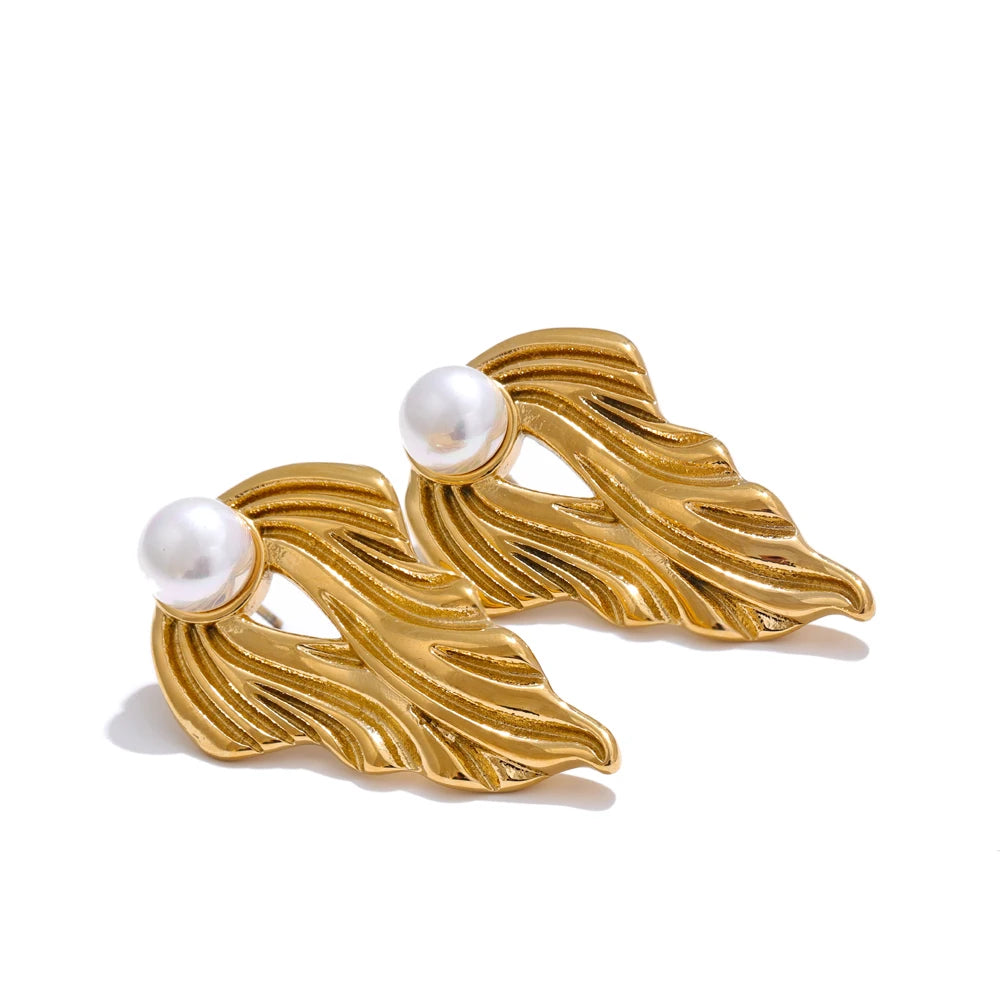Versatile Pearl Refined Stud Earrings - Ecru