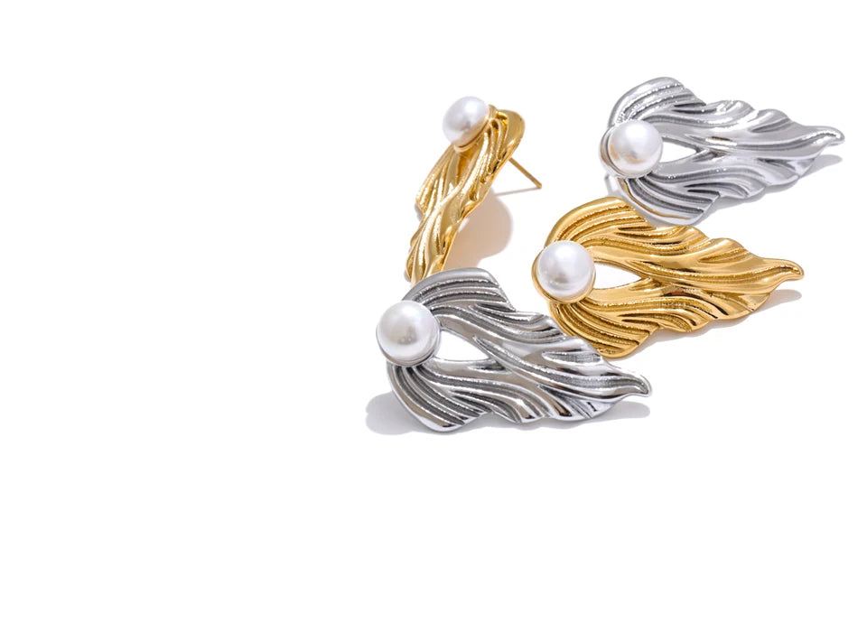 Versatile Pearl Refined Stud Earrings - Ecru