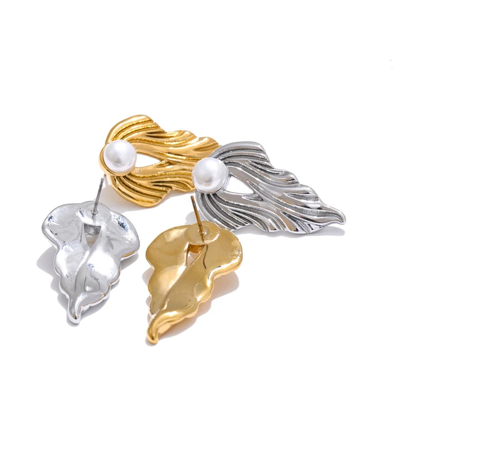 Versatile Pearl Refined Stud Earrings - Ecru