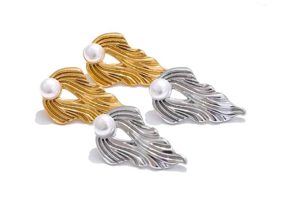 Versatile Pearl Refined Stud Earrings - Ecru