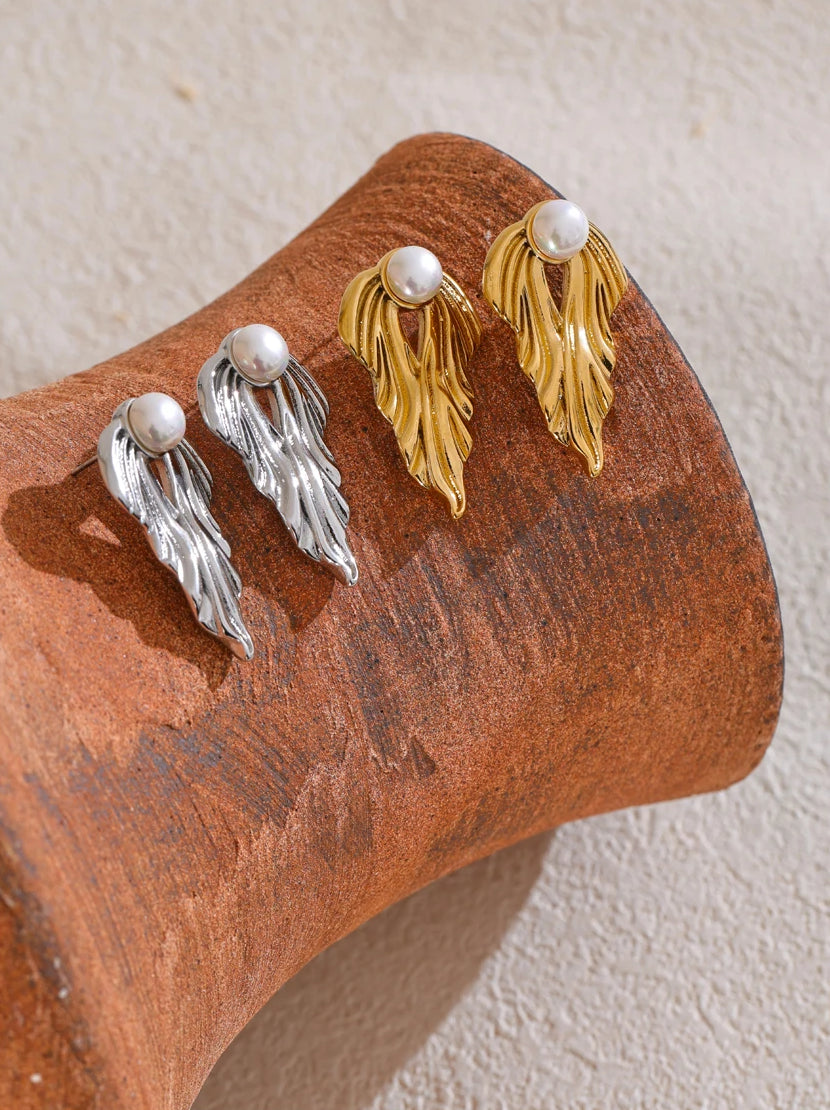 Versatile Pearl Refined Stud Earrings - Ecru