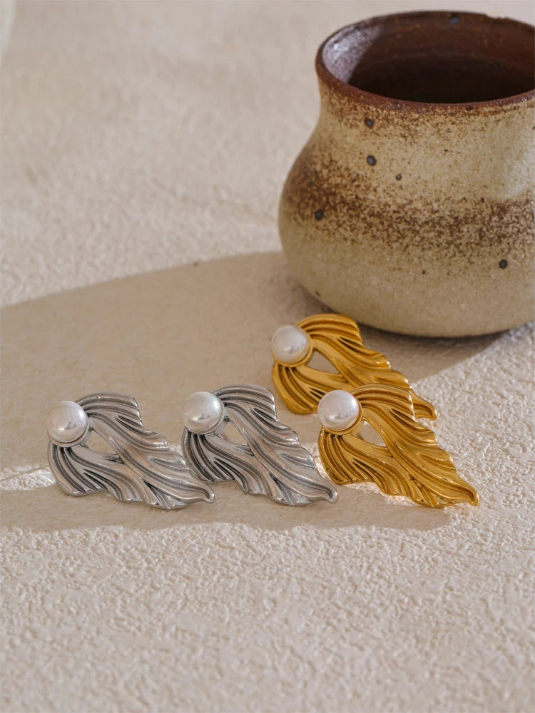 Versatile Pearl Refined Stud Earrings - Ecru
