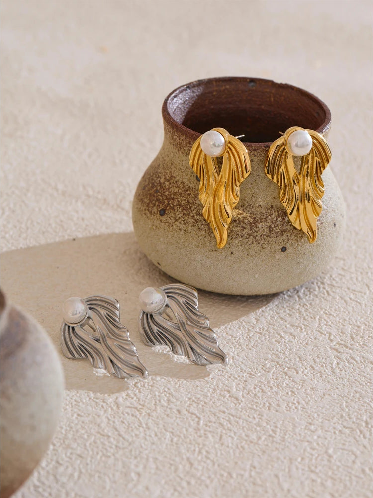 Versatile Pearl Refined Stud Earrings - Ecru