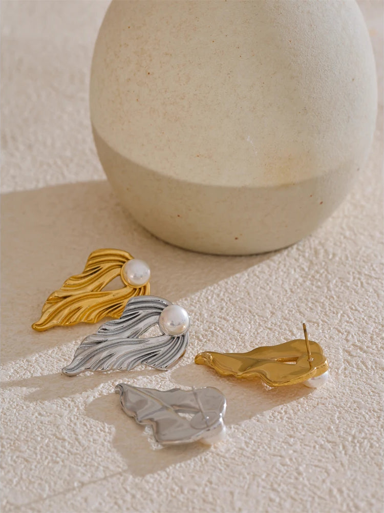 Versatile Pearl Refined Stud Earrings - Ecru