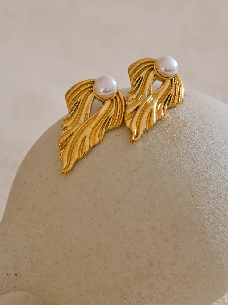 Versatile Pearl Refined Stud Earrings - Ecru