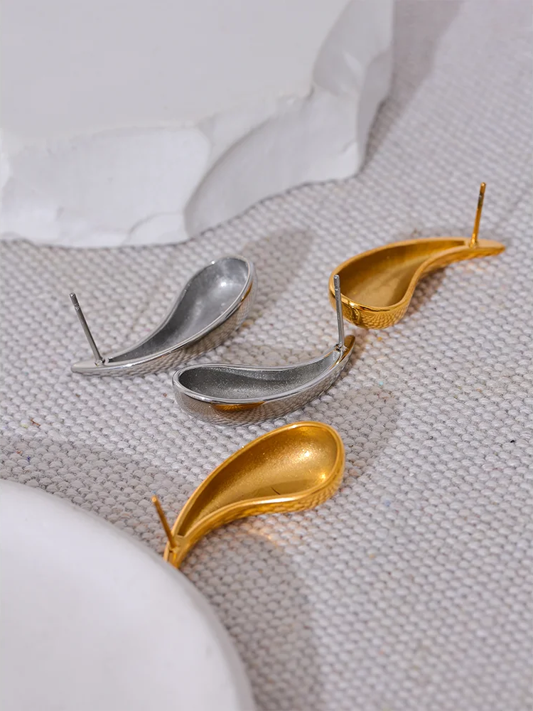 Water Drop Minimalist Stud Earrings - Ecru