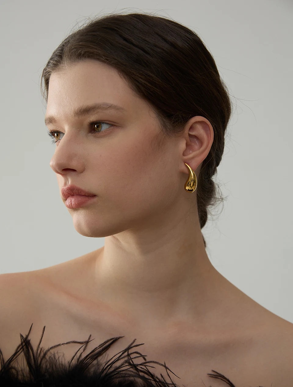 Water Drop Minimalist Stud Earrings - Ecru