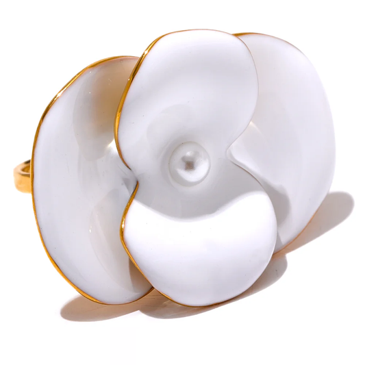 White Enamel Flower Chic Ring - Ecru