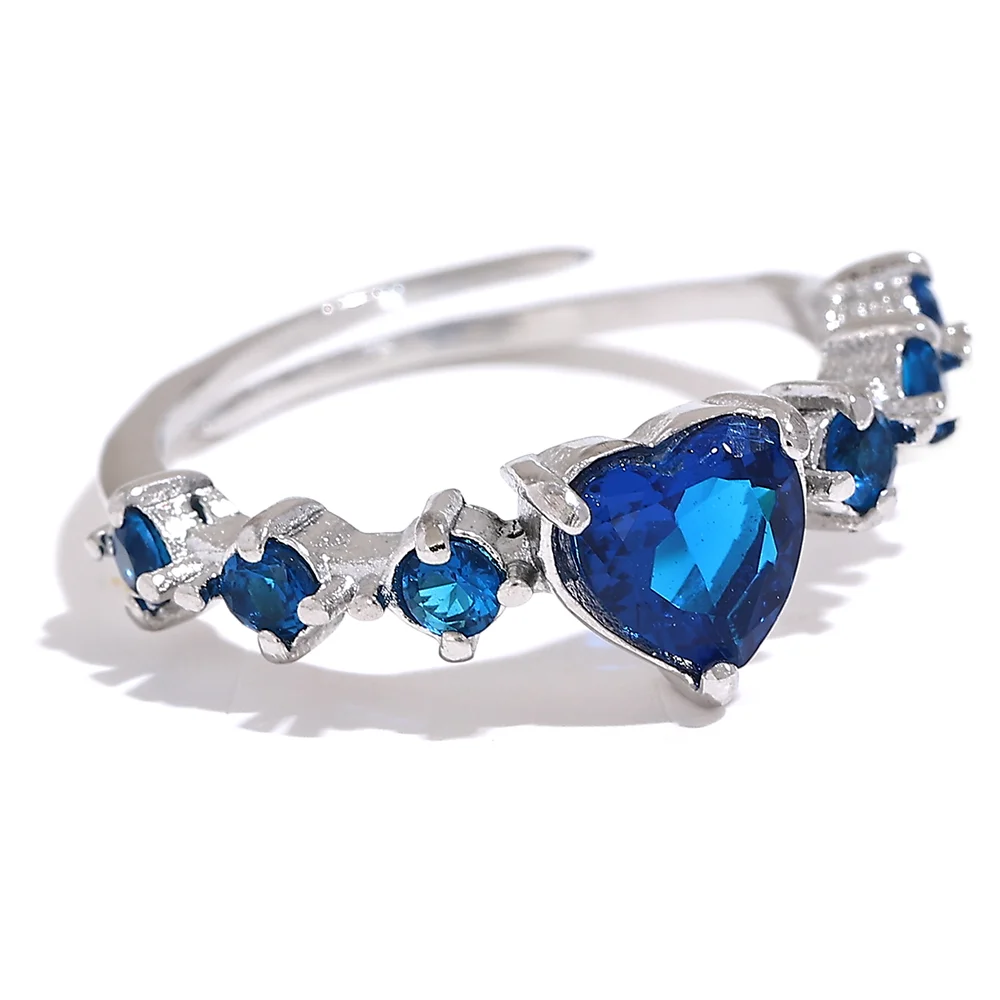 White Green Heart Adjustable Ring - Ecru