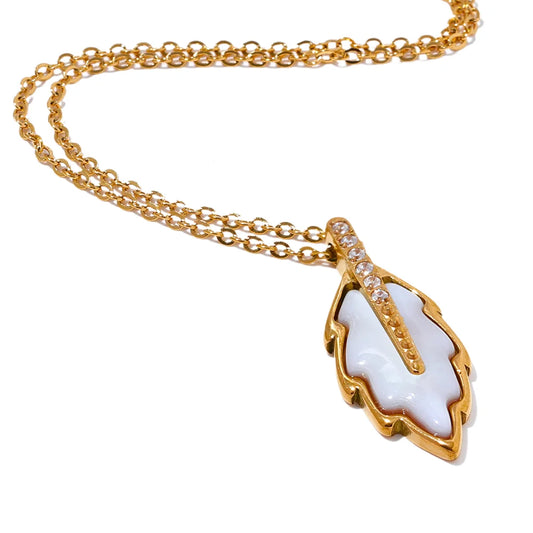 Zircon Shell Leaf Pendant Necklace - Ecru